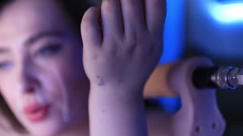 Elsa online show from August 7, 1:12 am