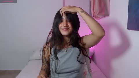 Snapshot of em_aa1 chatting on January 26, 12:26 am A N D R E A online show from January 26, 12:26 am