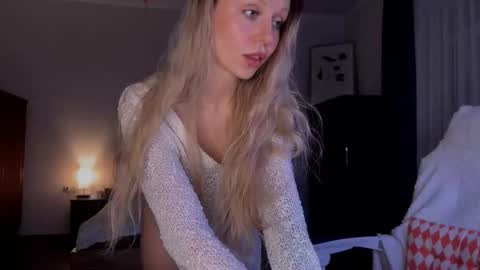 Emilie online show from February 8, 6:33 pm