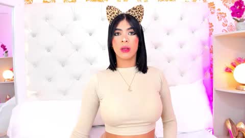 Snapshot of ema_lambert chatting on September 23, 7:01 pm Ema Lambert online show from September 23, 7:01 pm