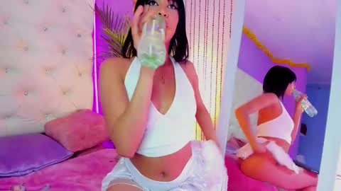 Snapshot of ema_lambert chatting on March 1, 7:48 pm Ema Lambert online show from March 1, 7:48 pm