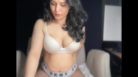 Snapshot of ema_lov3 chatting on October 7, 1:32 am Ema Love online show from October 7, 1:32 am
