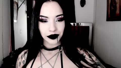 Emerald Black online show from December 16, 4:40 am