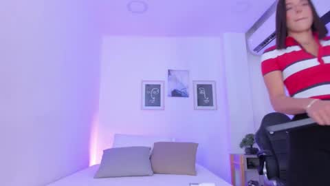 Snapshot of emelie_89 chatting on February 22, 11:57 am emelie_89 online show from February 22, 11:57 am