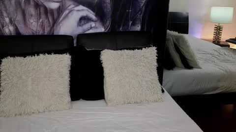 anyelii  online show from November 10, 1:55 am