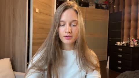 emi__ly online show from December 1, 6:50 am