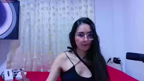Snapshot of emi_roberts chatting on September 20, 1:27 am Emmily Roberts online show from September 20, 1:27 am