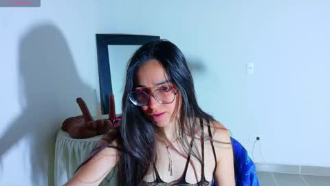 Snapshot of emi_roberts chatting on October 17, 5:43 am Emmily Roberts online show from October 17, 5:43 am