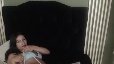 Snapshot of emigomez_ chatting on January 15, 10:02 pm Emilia Gomez online show from January 15, 10:02 pm