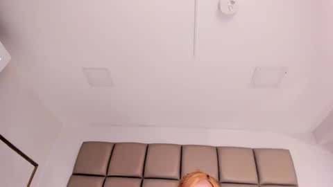 Snapshot of emiily_roberts1 chatting on December 28, 7:01 pm EMILY ROBERTS online show from December 28, 7:01 pm