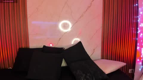 Snapshot of emiilycollins1 chatting on December 26, 10:20 pm online show from December 26, 10:20 pm