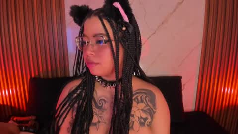Snapshot of emiilycollins1 chatting on March 11, 10:31 pm online show from March 11, 10:31 pm