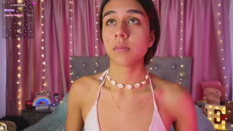 Snapshot of emiiscoot_1 chatting on February 7, 1:22 pm Emily online show from February 7, 1:22 pm