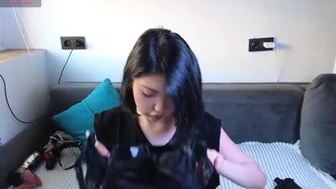 Snapshot of emili_blanc chatting on October 21, 2:48 am Emili online show from October 21, 2:48 am