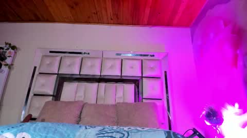 Emili clark  online show from November 8, 5:34 am