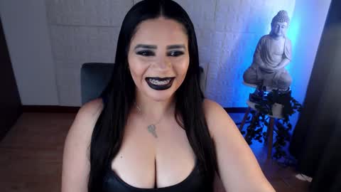 Snapshot of emili_evans_ chatting on March 5, 7:17 pm POWERFULL GODDESS EMILI online show from March 5, 7:17 pm