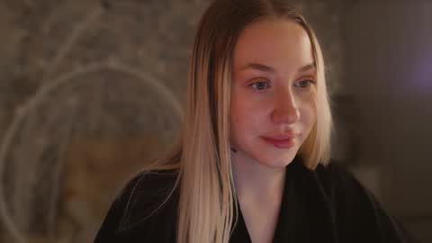 Emilia Lorent online show from December 22, 6:15 pm