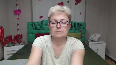 EmiliaGree online show from December 1, 6:32 pm