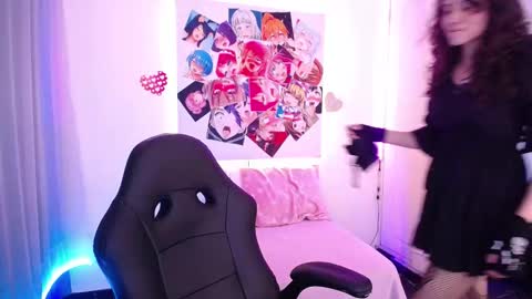 Emili Russo online show from November 27, 8:23 pm