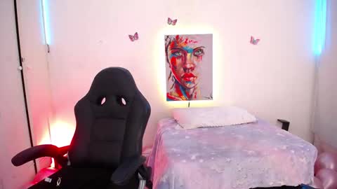 Emili Russo online show from October 29, 7:27 pm