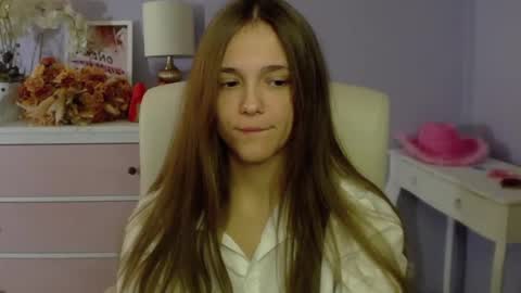 Snapshot of emilly_lust99 chatting on March 7, 7:52 am Emilly online show from March 7, 7:52 am