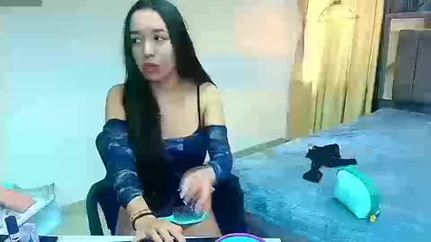 Snapshot of emily__parker__ chatting on September 8, 9:03 pm E M I L Y online show from September 8, 9:03 pm