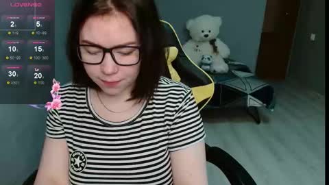 Snapshot of emily_amorre chatting on October 6, 1:11 am Emily 3 online show from October 6, 1:11 am