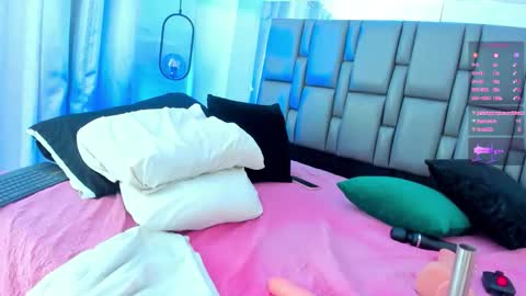 Snapshot of emily_gil1 chatting on October 11, 6:32 pm Emi online show from October 11, 6:32 pm