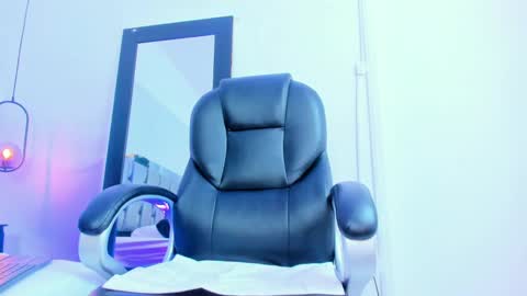 Snapshot of emily_gil1 chatting on January 14, 12:56 pm Emi online show from January 14, 12:56 pm