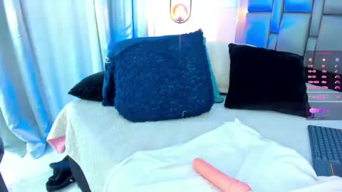 Snapshot of emily_gil1 chatting on October 13, 2:53 pm Emi online show from October 13, 2:53 pm