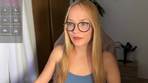 Snapshot of emily_jayreal chatting on February 20, 11:43 pm Emily online show from February 20, 11:43 pm