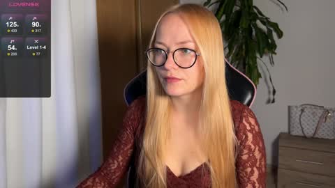 Snapshot of emily_jayreal chatting on January 22, 10:28 pm Emily online show from January 22, 10:28 pm