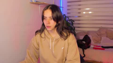 emily_lindey online show from October 15, 2:58 am