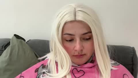 emily_morning_dew online show from November 23, 1:35 pm