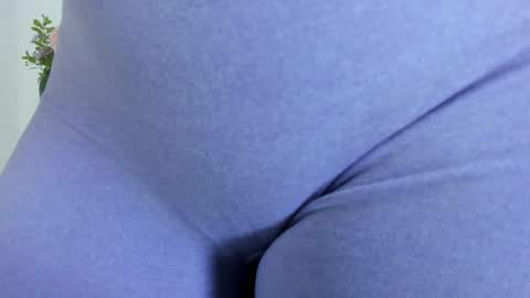 Snapshot of emily_queen7 chatting on October 16, 7:38 pm Emily online show from October 16, 7:38 pm