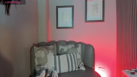 Snapshot of emily_roberts1 chatting on September 30, 1:28 pm Emily online show from September 30, 1:28 pm