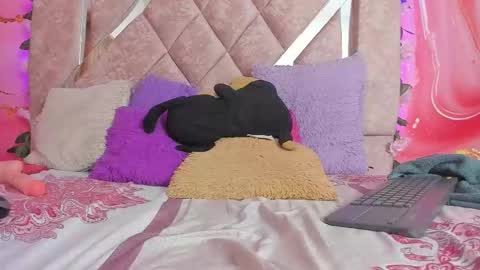 emily_velvet_ online show from February 11, 6:53 pm