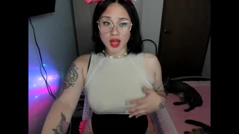 emily_vixen_ online show from December 2, 2:13 am