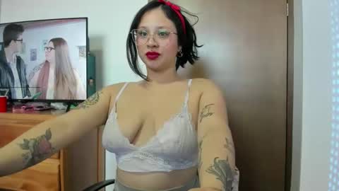 emily_vixen_ online show from October 24, 11:17 am