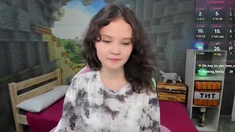 Emilyhaves online show from October 14, 6:43 pm