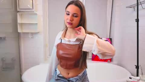 Emily online show from November 12, 8:51 pm