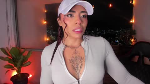 Snapshot of emilyfitness8 chatting on December 23, 3:18 am emily online show from December 23, 3:18 am