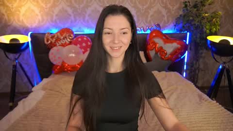 Snapshot of emilyhalls chatting on February 15, 7:06 am Emily online show from February 15, 7:06 am