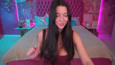 Snapshot of emilyhalls chatting on October 18, 11:24 am Emily online show from October 18, 11:24 am