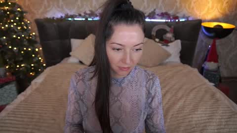 Snapshot of emilyhalls chatting on December 25, 2:02 pm Emily online show from December 25, 2:02 pm
