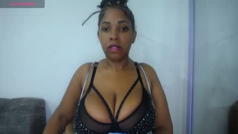 Emilyhines online show from December 17, 1:44 am