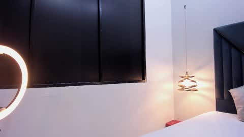 emilykartters online show from February 25, 12:15 pm