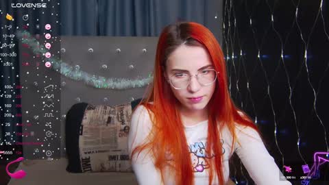 Snapshot of emilykents chatting on December 24, 1:49 am EmilyKents online show from December 24, 1:49 am