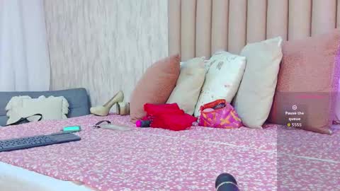 My IG - EmilyParker   online show from November 26, 5:47 pm