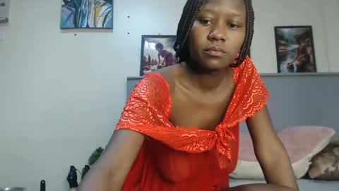 Snapshot of emilyposha chatting on January 11, 6:01 pm Emilly online show from January 11, 6:01 pm